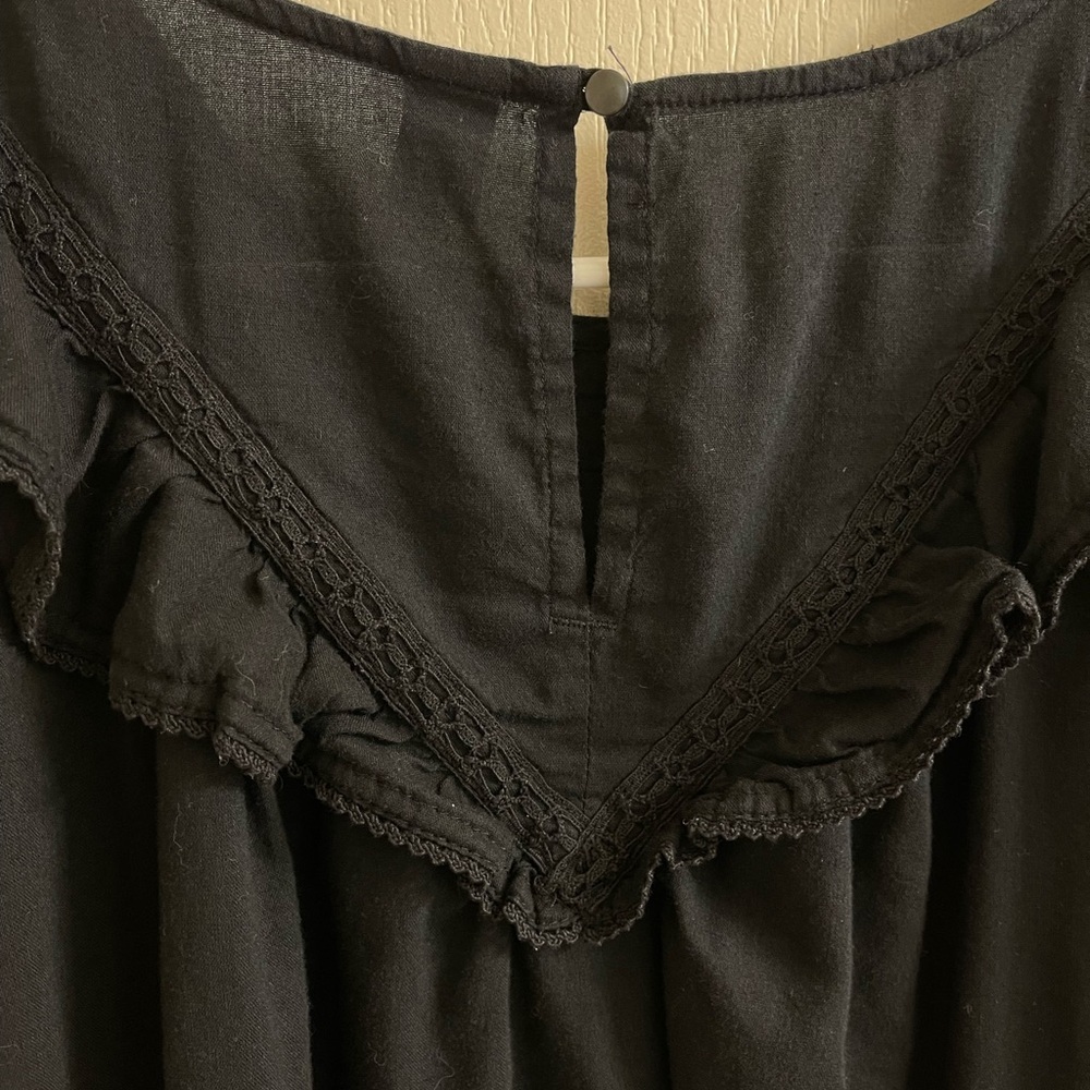 Old Navy Black Ruffle Top - Picture 5 of 8